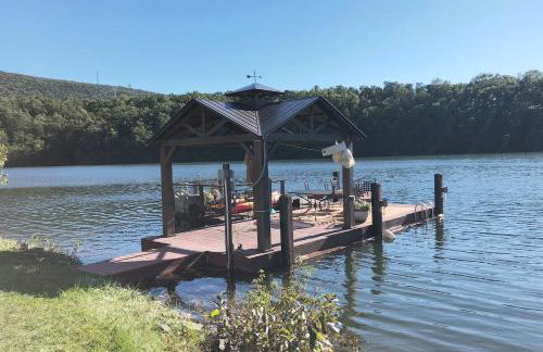 Lake Escape to an Elegant 4 Br Home - Foto 56