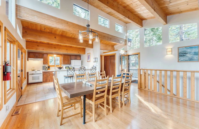 Lake + Beach Access, Pool, Tennis Walk to Chambers Tahoe Timber by Avantstay - Foto 16