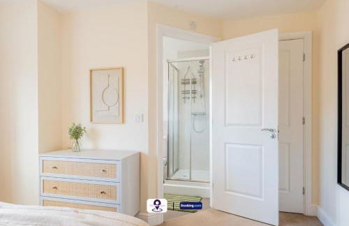 Last-Minute Escapes ! Summer Days l RTM Stay l 4 -Bed House By Finesse Stays Short Lets & Serviced Accommodation Wakefield With Parking, Contractors - Foto 14