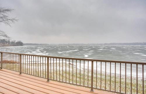 Spacious Lakefront Home with Spectacular Views! - Foto 21