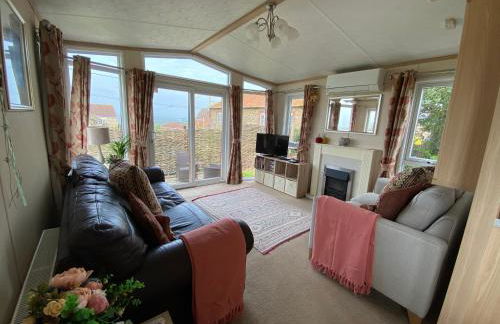 Rew Farm Country and Equestrian Accommodation - Sunset Lodge - Photo 3