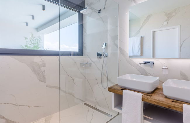 Luxury Villa Luna with Swimming Pool - Photo 14