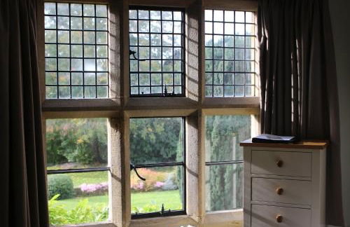 Charney Manor - Photo 7