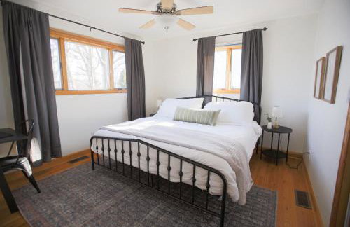 4 br Lakehouse, Fire Pit, King Beds, Bunk room - Foto 11