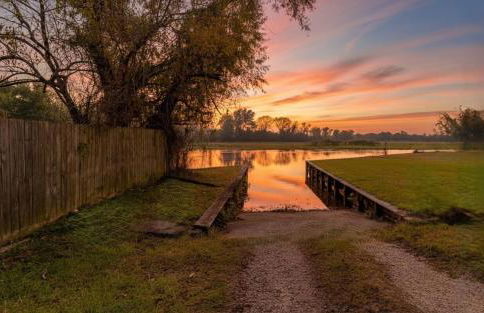 Lake Conroe Family Retreat BBQ, Games, and Boating - Photo 2