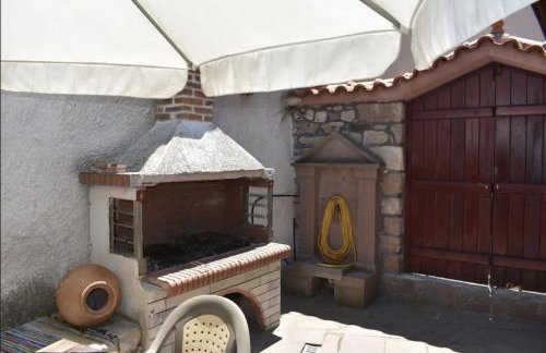 wood and stone in the path of lava - Foto 22