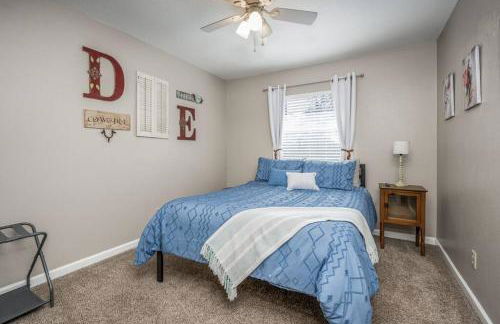 Centrally Located 3BR 2BA - ! - Photo 22