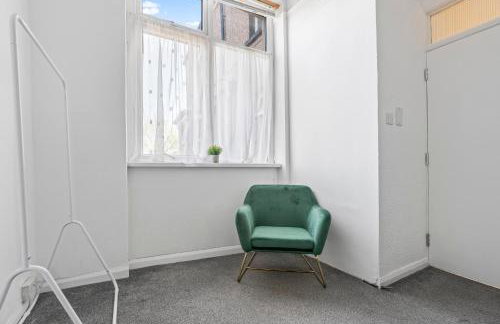 Contractor Stay - Newport Sleeps 5 with Wi-Fi - Foto 11