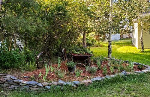 Charming Buena Vista Creekside Home Walk to Main! - Foto 40