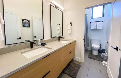 New Ultra-Modern Home Overlooking the Lake - Foto 18