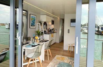 Yarmouth Waterlodge Floating Apartments 2 - Photo 7