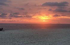 Loft com Suíte Beira-Mar, mobiliada e Wi-Fi - vista para o mar, pé na areia - Foto 5