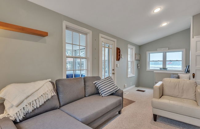 Amazing Lakefront Retreat On Long Lake! 2 Bedroom Home by RedAwning - Foto 18