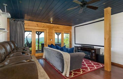 A Celestial Chalet Pets, Hot Tub & Mountain View - Photo 5