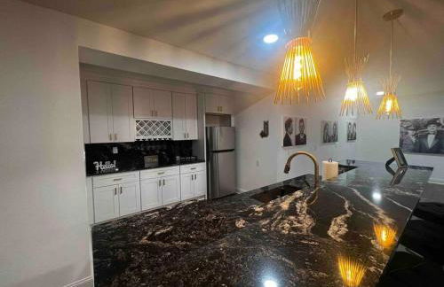 Luxe Lrg Pocono House for 18 Hot Tub/Gameroom/Pool - Foto 43