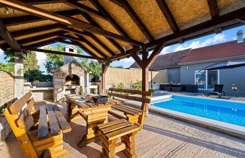 Gorgeous Home In Drinovci With Wifi - Foto 10