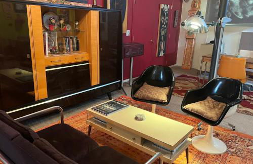 SPACE CASTLE: a 1950s Gas Station transformed into an Art Themed Wonderland - Foto 8