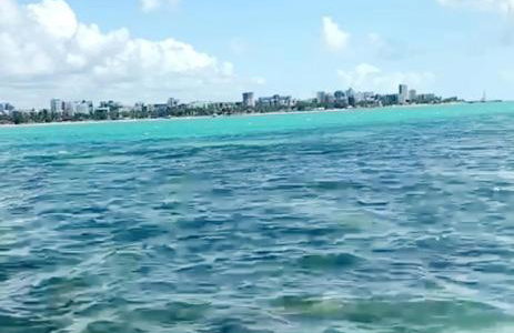 NA BEIRA MAR DE PAJUCARA- EDIF NEO- APARTAMENTO QUARTO E SALA- TEM VARANDA - VISTA LATERAL DO MAR- RUA JULIO PLECH FILHO 60 ESQUINA COM AVENIDA DOUTOR ANTONIO GOUVEIA - CONSUMO ELETRICO É PAGO No CKECK-OUT 1KWH É 1,35 REIAS - Foto 32