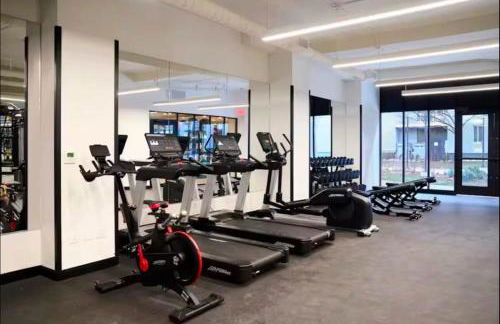 NEW Chic & Cozy 1BD Apartment Near East River, Minutes from Central Park - Foto 23