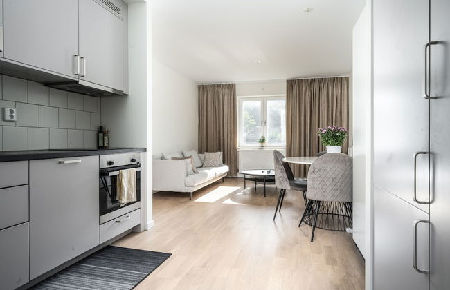 2 Bedroom Cozy City Apartment in Bromma - Photo 5