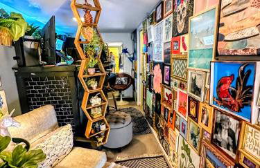 The Twin Palms Art House - vibrant, design-centric oasis, 2 mi to dowtown PS ID 3629 - Foto 32