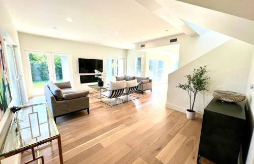 The Arts House - Private and Gated Home in Silver Lake with Pool & Views - Photo 22