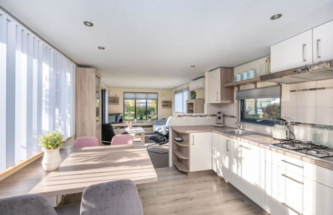 Chalet in Goedereede Near North Sea Beach - Photo 8