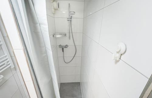 ImmoStay G#1 Ferienhaus - Parken & WiFi, 2 Balkone und 2 Bäder,4K - Foto 25