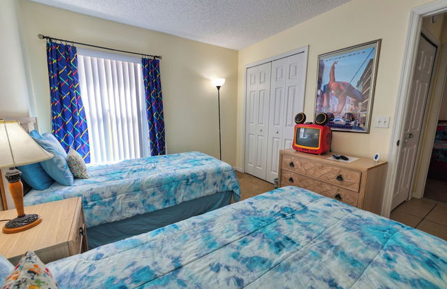 Arler House - Amazing 4 Bed 3 Bath - Private Pool - Photo 9