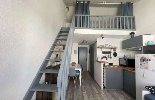 Studio Mezzanine Lumineux avec Wifi, Idéalement Situé, 4 Couchages, à 250m de la Plage et du Port - FR-1-224B-99 - Foto 3
