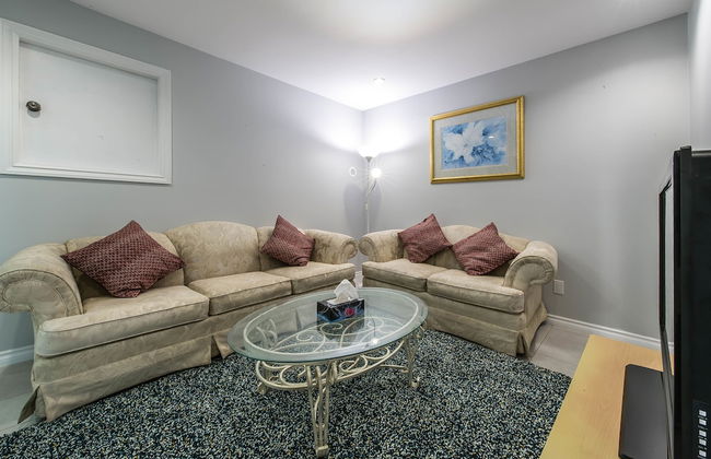 Family Home-Metrotown by Elevate Rooms - Photo 9