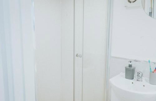 Modern Studio Flat l Sleeps 4 l Free Wifi l Leisure l One Castle Apartments - Foto 9