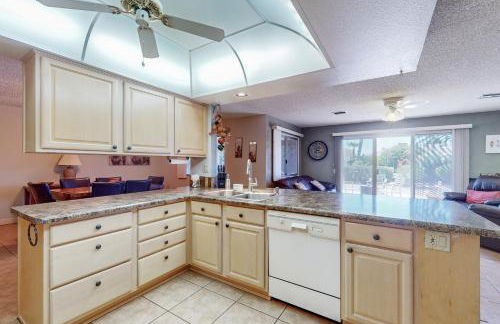 Long-Term Stay in Sun City! Lovely Home with Patio - Foto 12