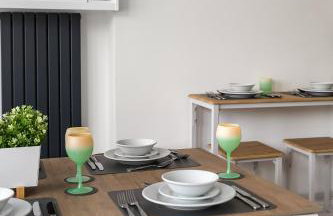 Substantial 5 bedroom townhouse with disabled access apartment, private off road parking space with EV point from 15th April 26, jaccuzi bath, Netflix and Wifi, near Argyle, boutique shops eateries and pubs - Foto 17