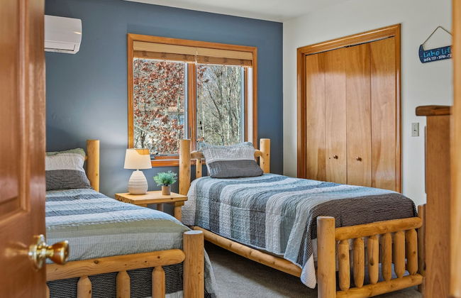 Lake View Chalet by Avantstay Lake Access Deck - Photo 27