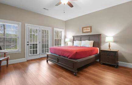 Sleeps 22, Lakefront w/ Private Dock & Pool, 2 Houses Lake Living by Avantstay - Foto 80