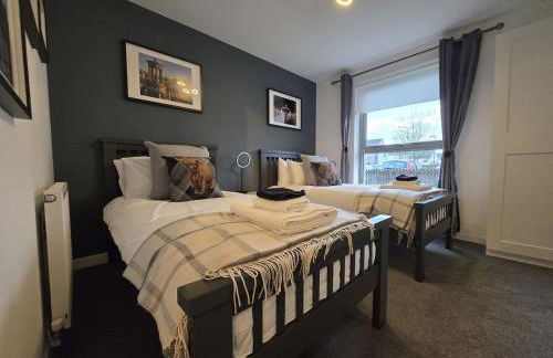 Modern Stirling Apartment - Free Parking - Photo 2