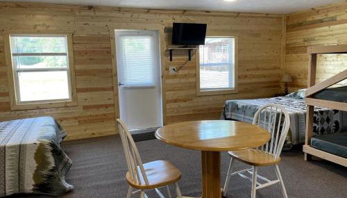 Wonderful Cabin that Sleeps 12 near the Cedar River in Letts, Iowa - Foto 4