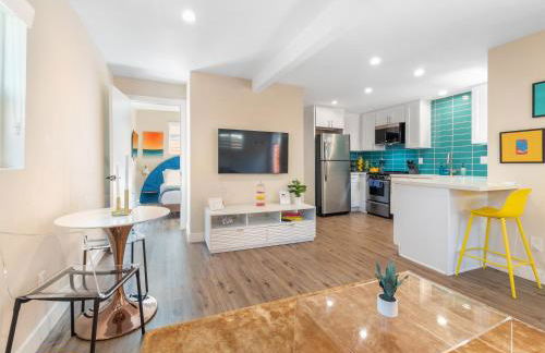 Beach Bungalow Perfection - Private Patios, BBQ walk2beach & Pet Friendly! - Foto 9