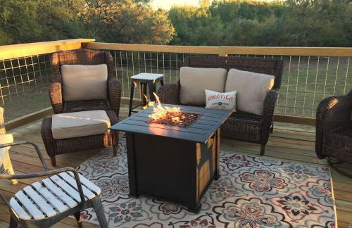 FIXER UPPER’s Original BARNDOMINIUM!! Sits on Private 16 wooded acres & lake - Foto 6