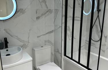 Dunfermline 2 Bed Flat Fully Furnished - Foto 16