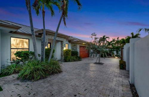 Lynoras Luxe Estate 3 bedroom 3 bath with Modern Design and Heated Pool - Foto 75