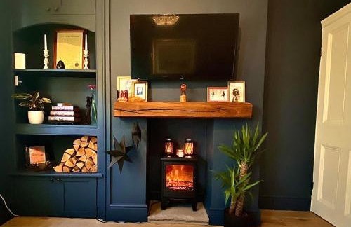 Cosy 2-Bed Home by Pink Flamingo Holdings, Perfect for Business & Groups - Photo 13