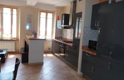 spacieux logement face à la Cité Médievale - Foto 1