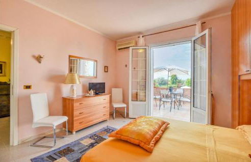 Amazing Home In Siracusa With Wifi - Photo 21