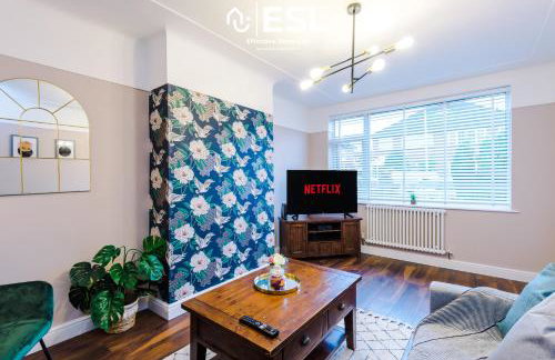 Open Plan - 3 Bedroom House - Garden and Outdoor Seating - Driveway Parking - Short Drive to City Centre - Foto 3