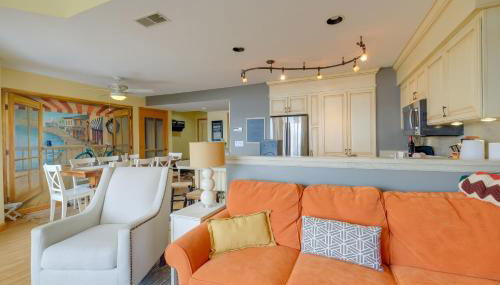 Elk Rapids Condo with Balcony Overlooking Elk Lake! - Foto 2