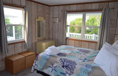 Spacious Beach House Steps to Sand - Foto 34