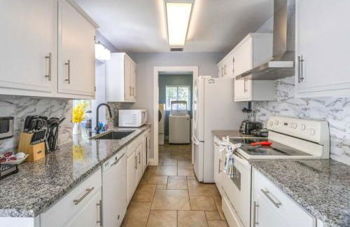 Beach Retreat Downtown Hot Tub - Foto 4