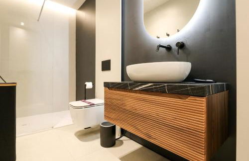 Spacious & Luxurious - Fully Renovated & Equipped 2BR Suite - Historical Centre - Photo 7